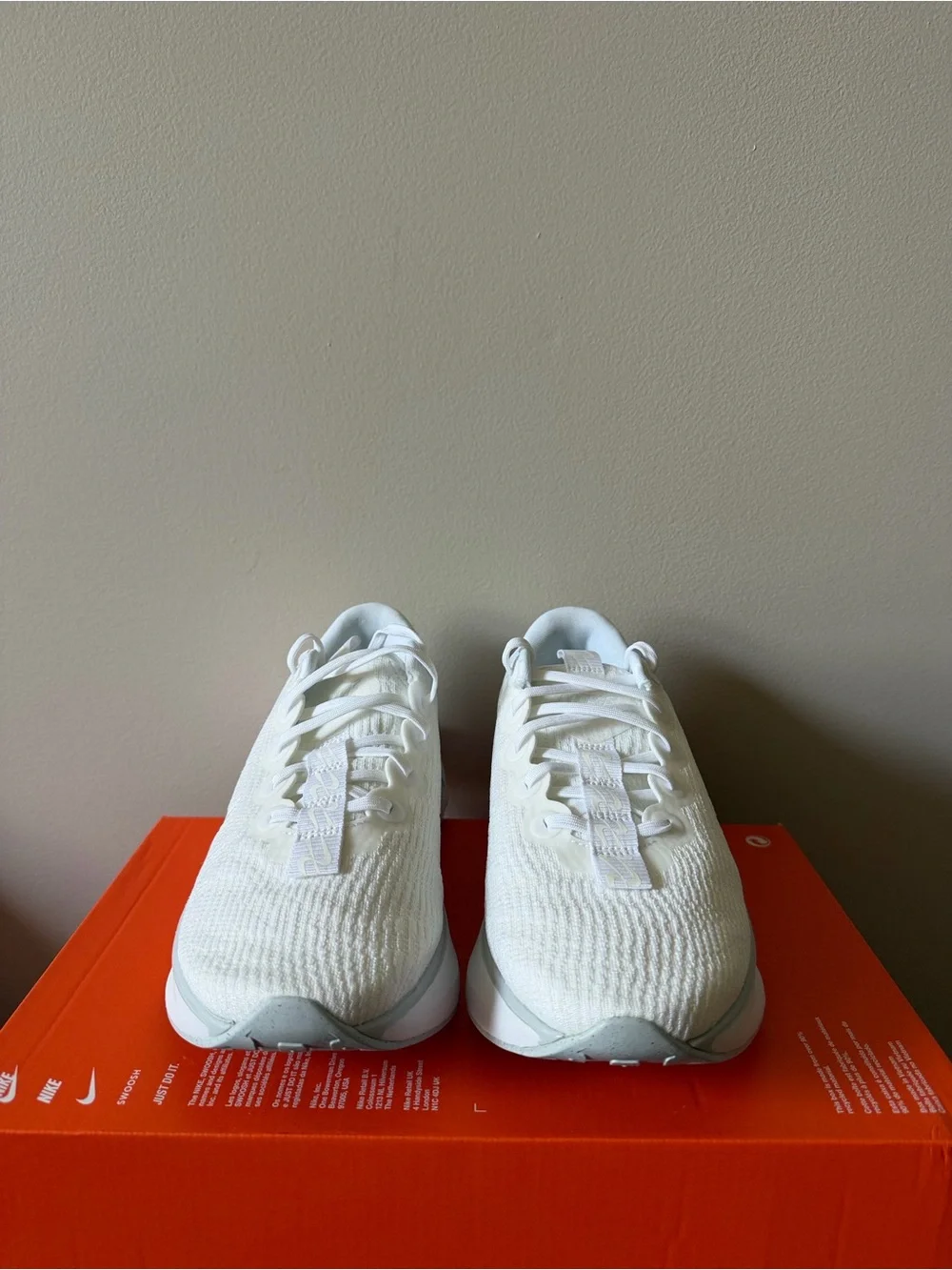 Nike Motiva Summit White DV1238-106 Women’s Size 10.5